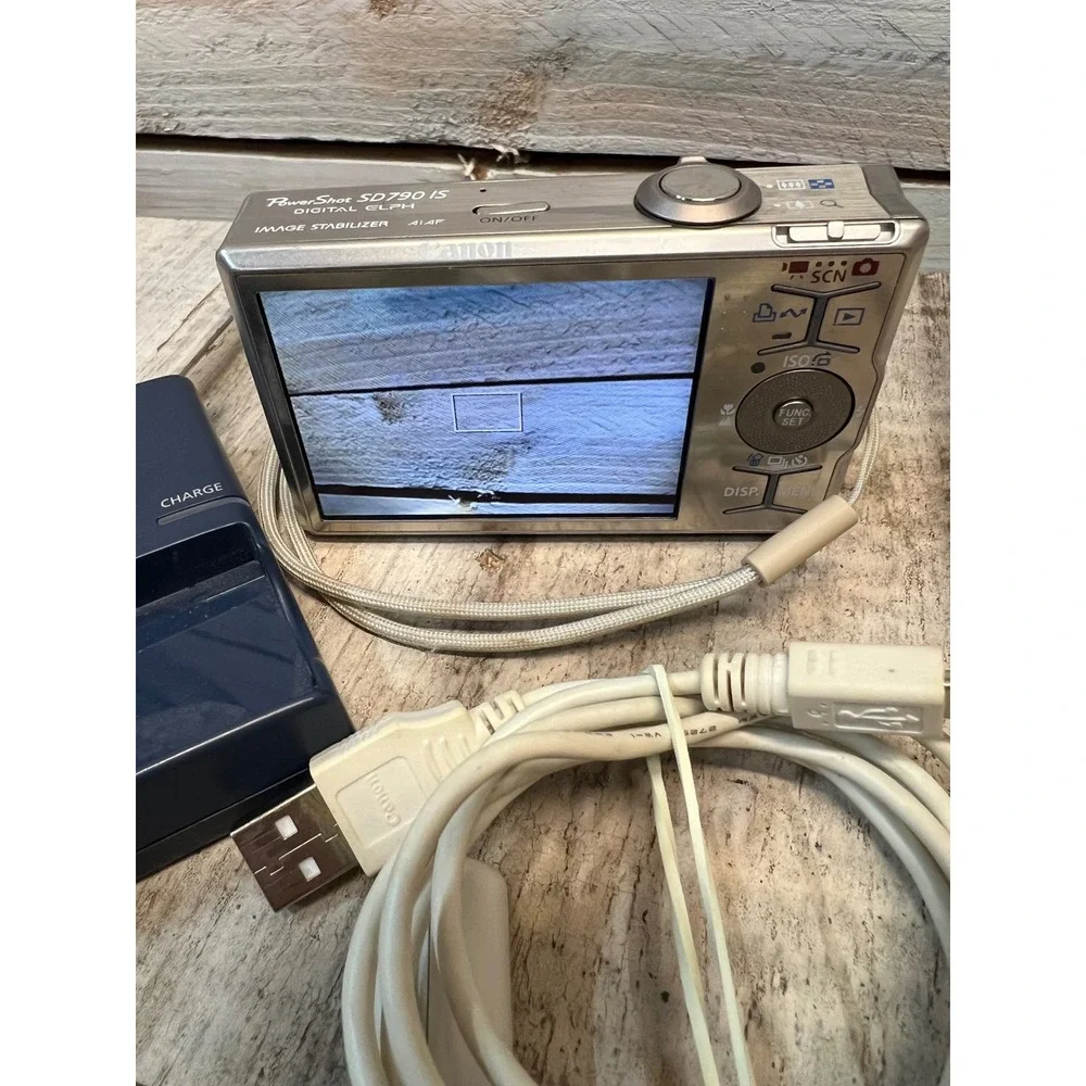 Vintage Canon PowerShot SD790 IS Silver Digital ELPH Camera Bundle 10.0MP OS